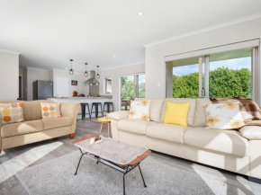 Modern Beach Break - Waihi Beach Holiday Home, Waihi Beach